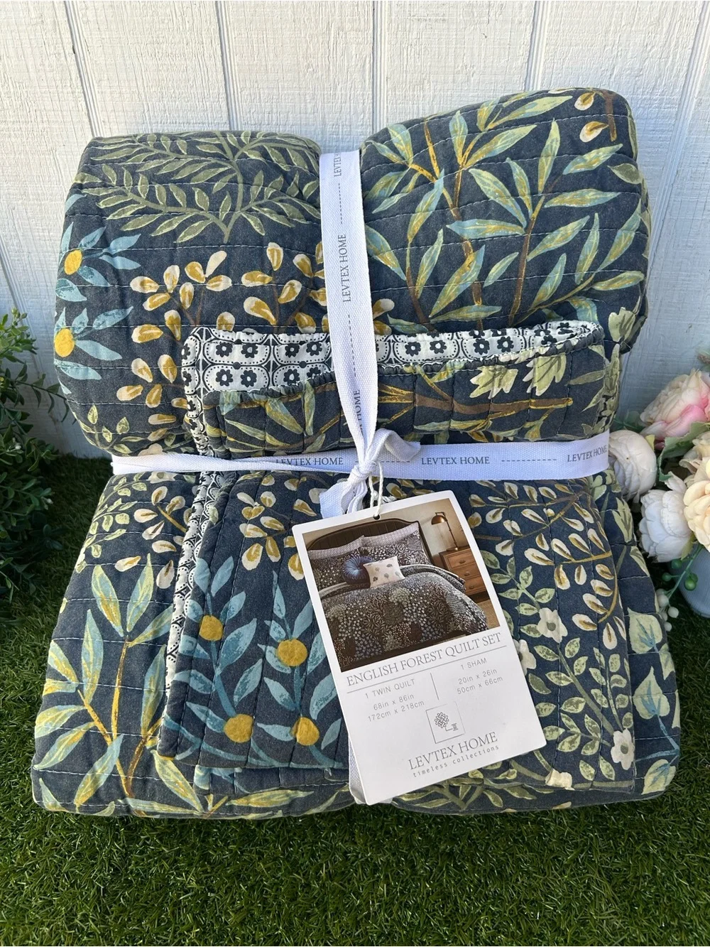 LEVTEX HOME ENGLISH FOREST TWIN QUILT SET COLOR: navy new